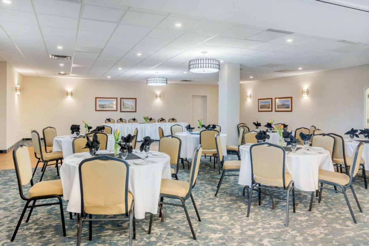 Quality Hotel Кларенвилл Экстерьер фото