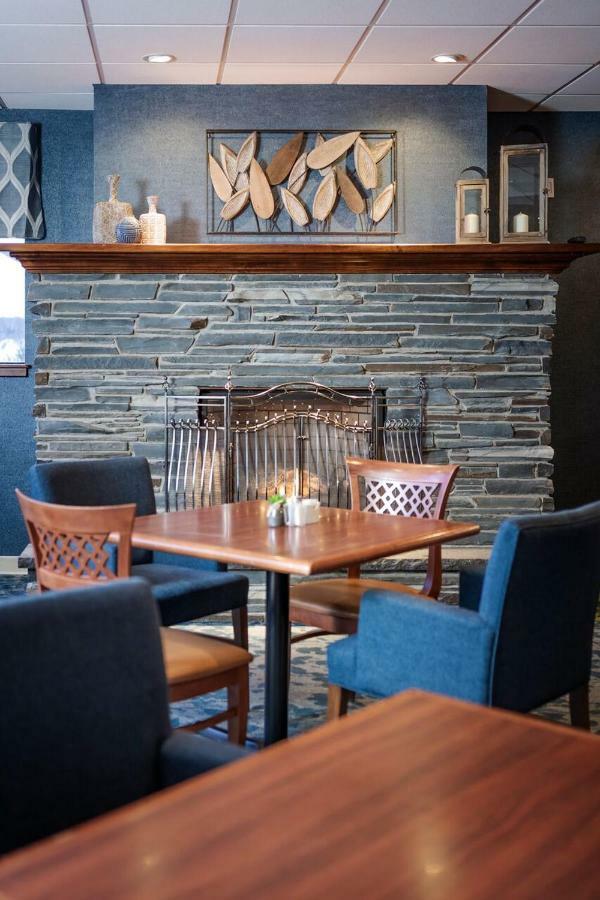 Quality Hotel Кларенвилл Экстерьер фото