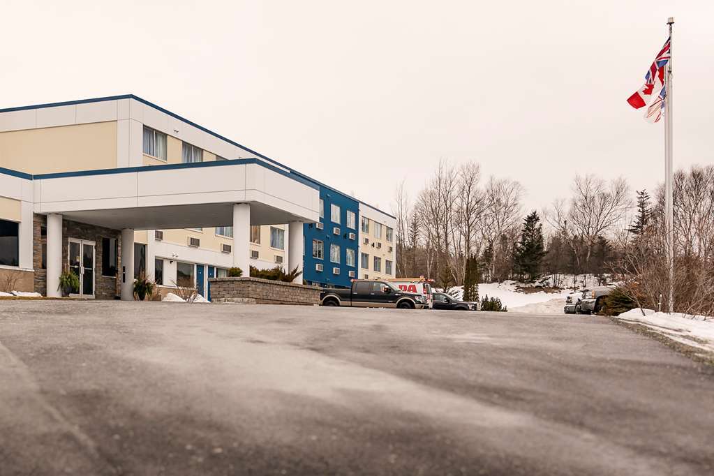 Quality Hotel Кларенвилл Экстерьер фото